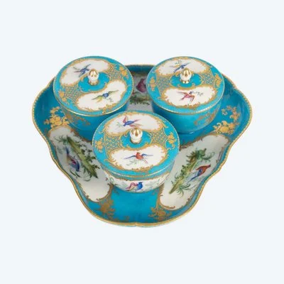 Un crémier en porcelaine de Sèvres, époque XVIIIe siècle