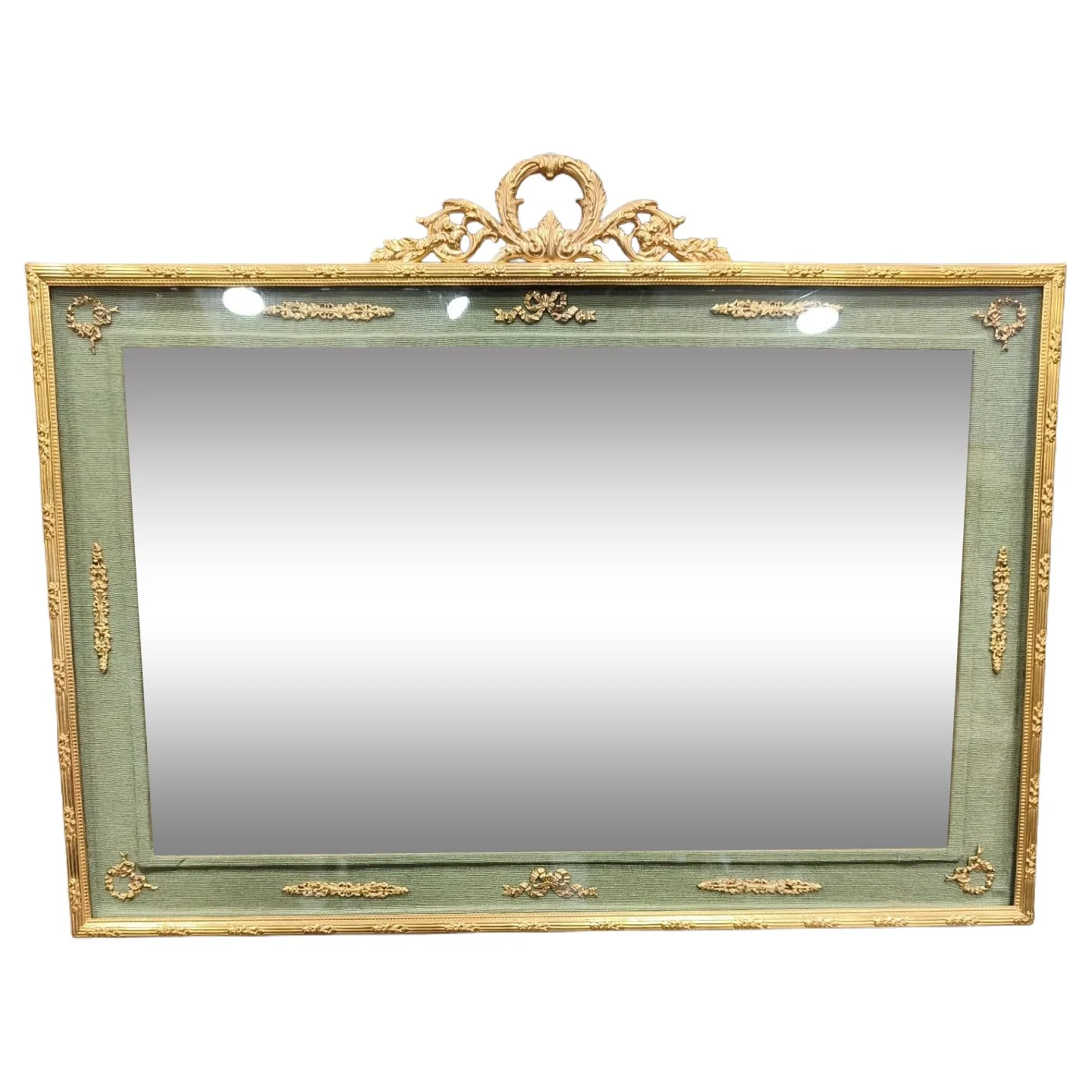 Grand cadre photo en bronze doré de style Louis XVI, fin du XIXe siècle