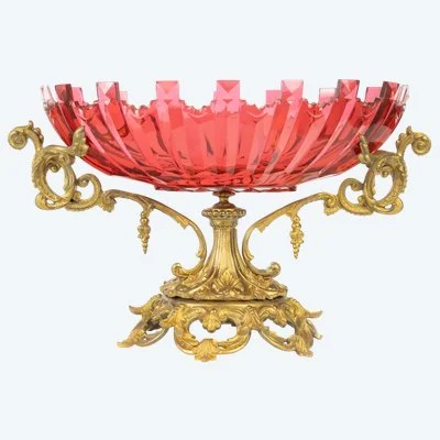 Une belle coupe en cristal et base en bronze doré, époque XIXe siècle