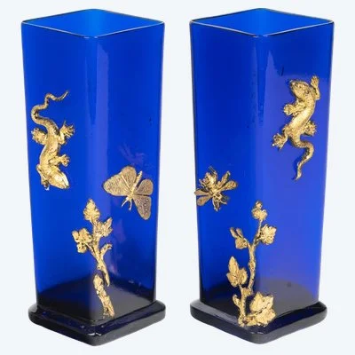 Une paire de vases en cristal bleu époque art nouveau