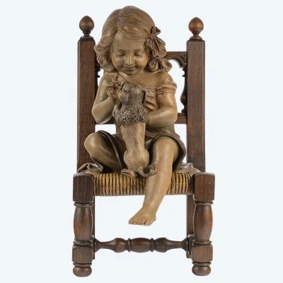 Une sculpture en terre cuite