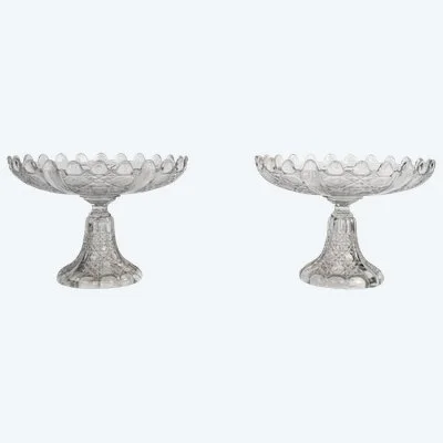 Une paire de coupes en cristal moulé