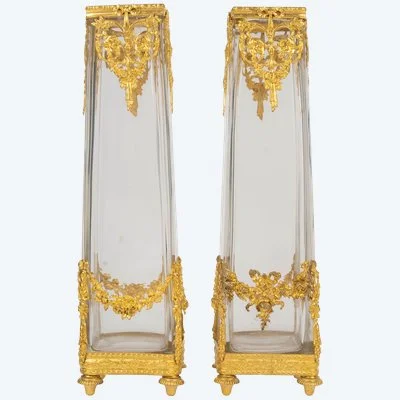 Paire de vases en cristal et laiton doré à décor de mascarons, vers 1900