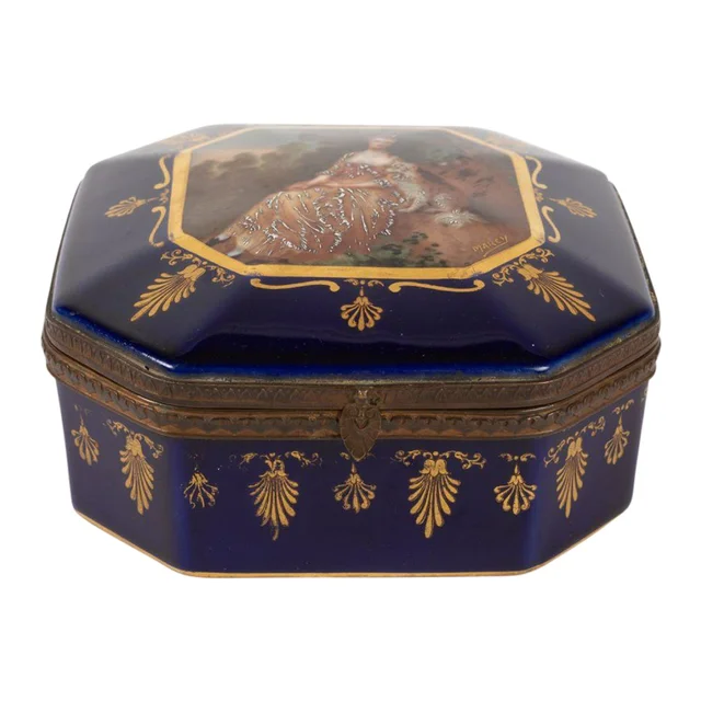 Coffret en porcelaine et Monture en Laiton, époque Napoléon III, signé Marcy Limoges.