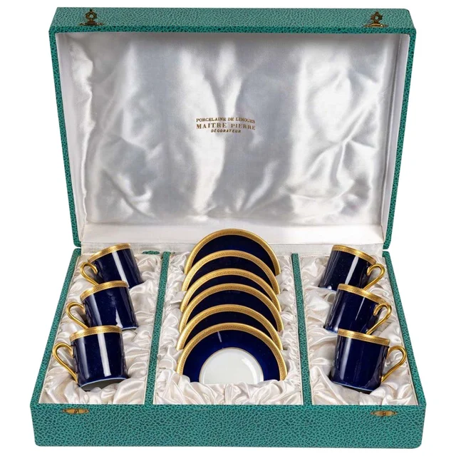 Série de Tasses et sous-tasses en porcelaine de Limoges