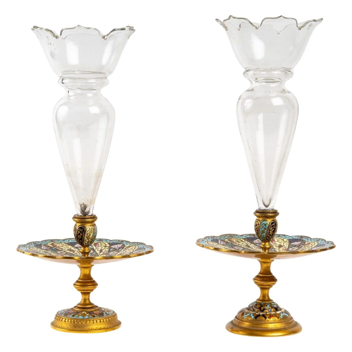 Paire de coupes en cristal avec Base en bronze doré et émail cloisonné fin du XIXe siècle