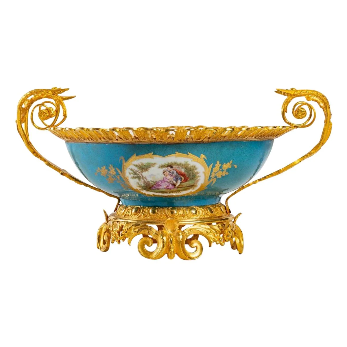 Une coupe en porcelaine de style Sèvre, fin du XIXe siècle