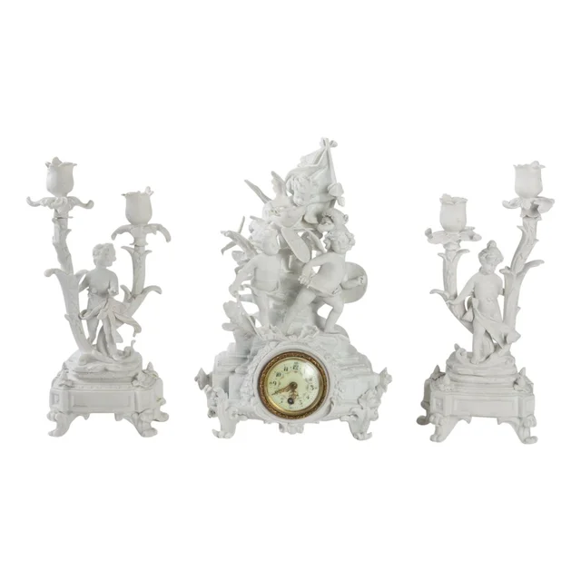 Garniture de Cheminée en biscuit de Sèvres, XIXe