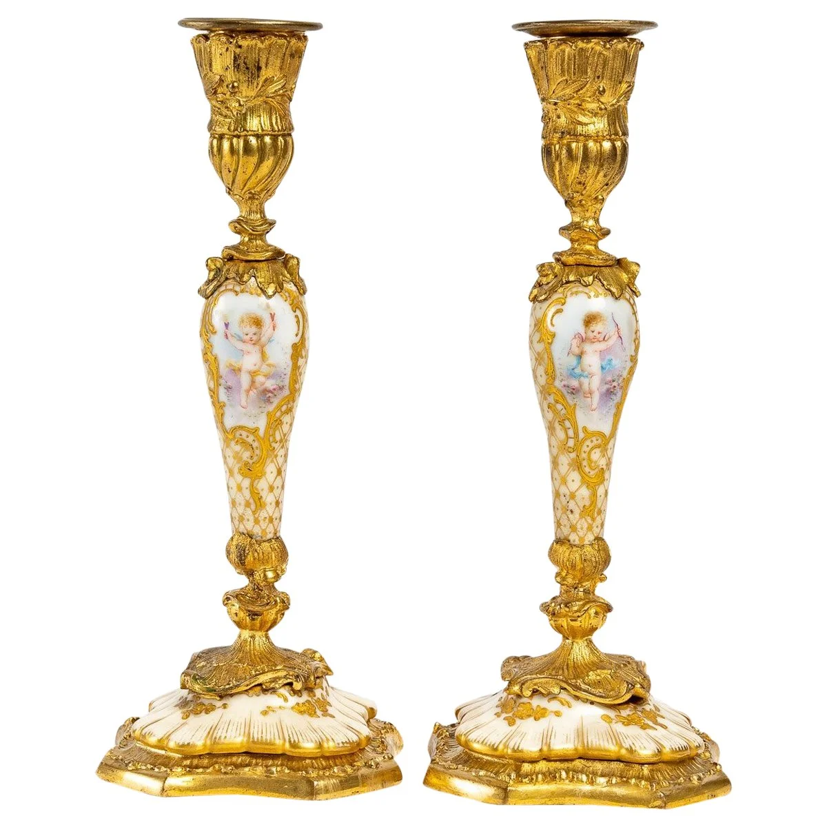 Paire de petits bougeoirs miniatures en porcelaine et bronze doré 19e siècle