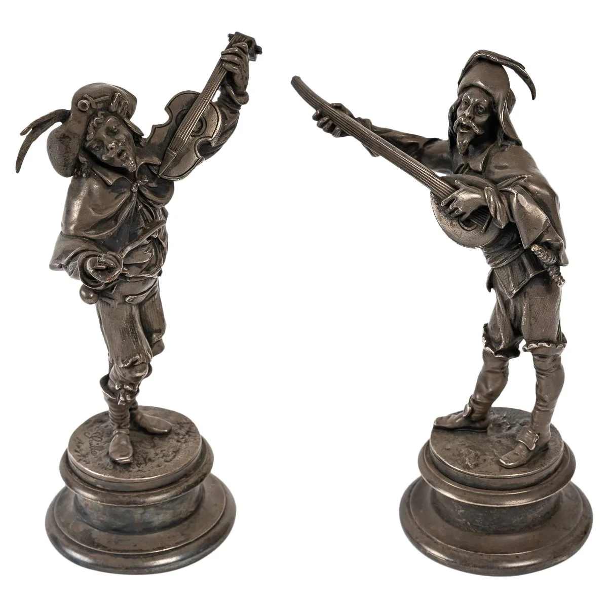 Paire de sculptures en bronze argenté XIXe siècle