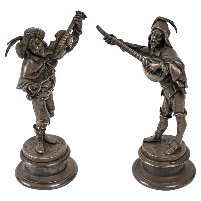 Paire de sculptures en bronze argenté XIXe siècle