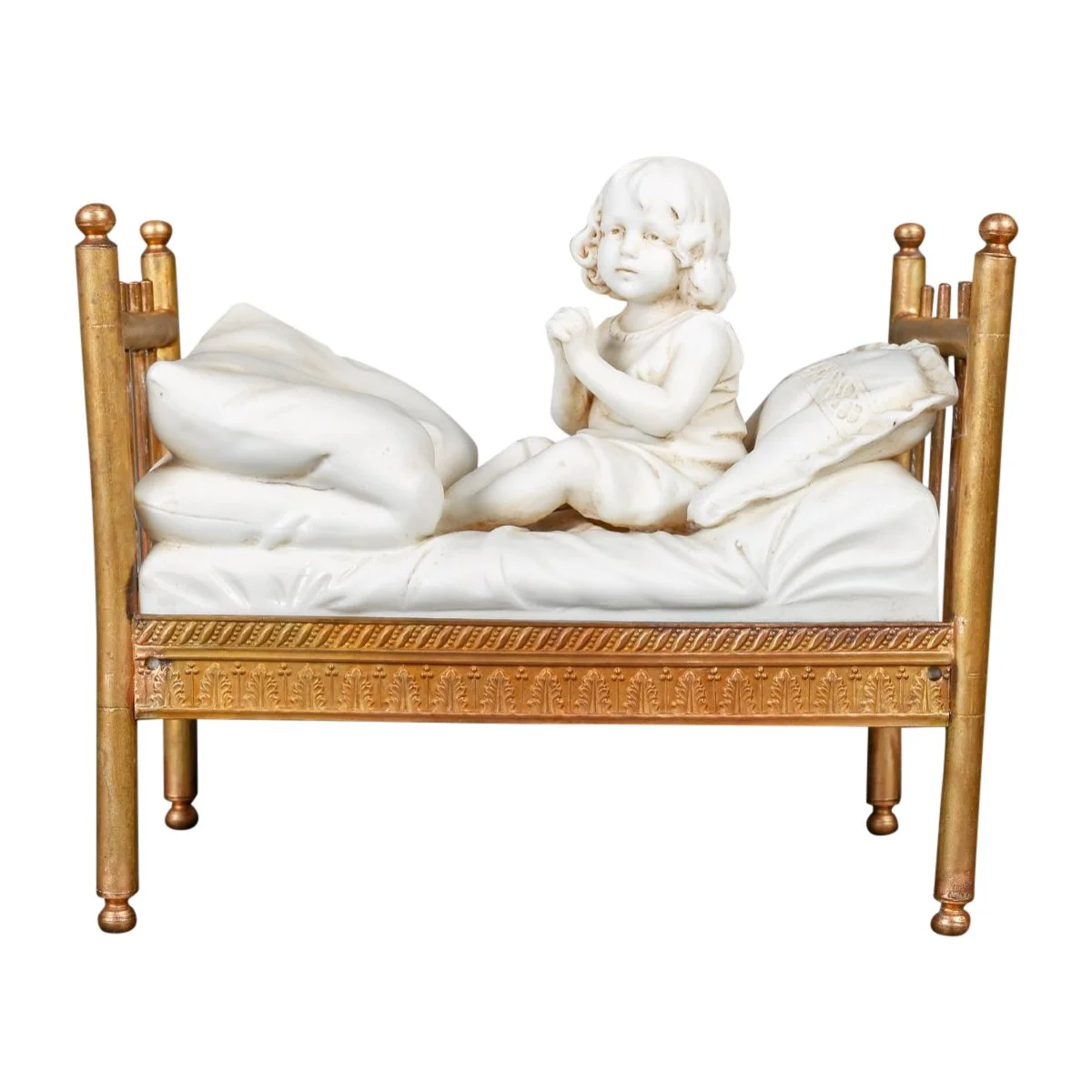 Miniature en biscuit sur un lit en bronze doré époque fin du XIXe siècle