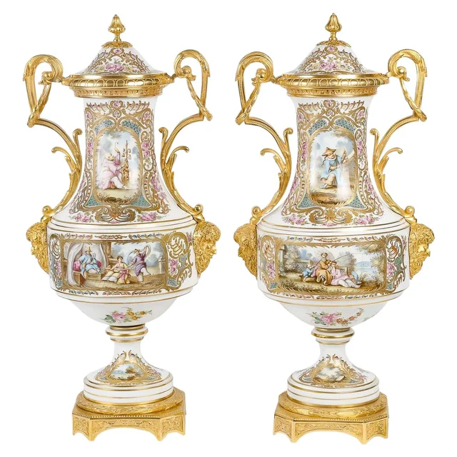Une importante paire de vases en porcelaine de Sèvres XIXe siècle