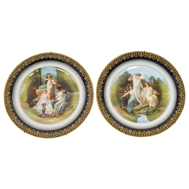 Une paire d'assiettes en porcelaine de Limoges début du XXe siècle
