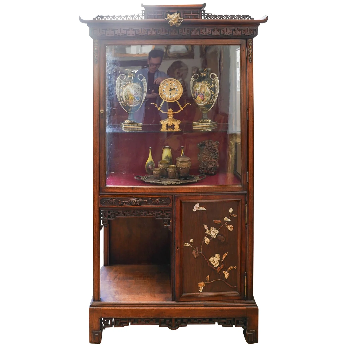 Un meuble-vitrine attribué à Gabriel Viardot époque fin du XIXe siècle
