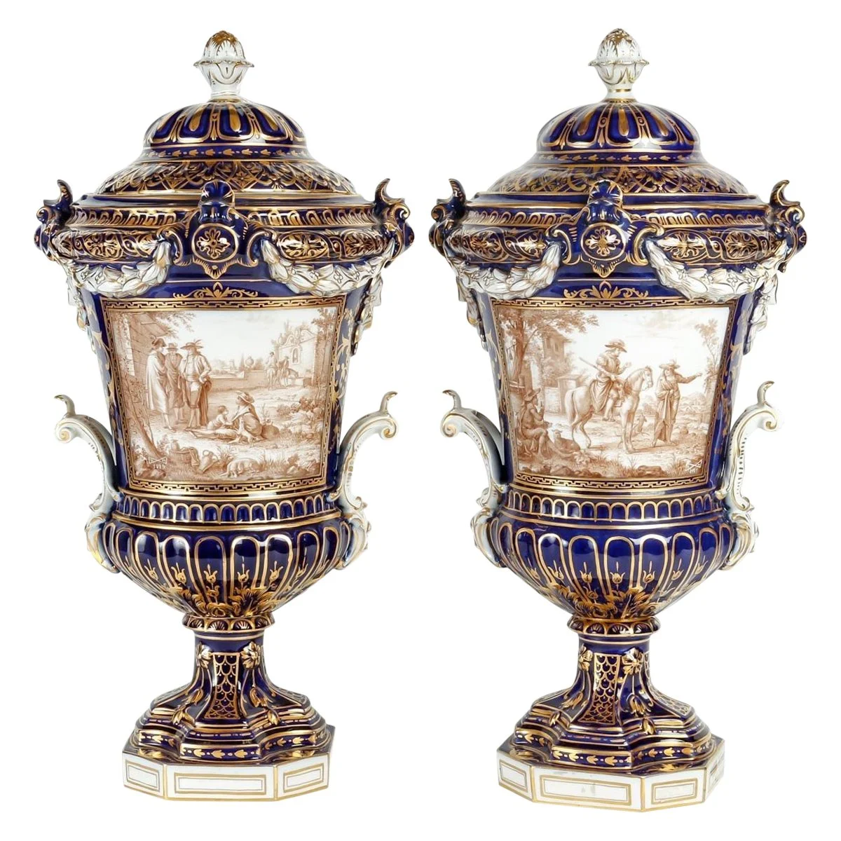 Paire de vases en porcelaine